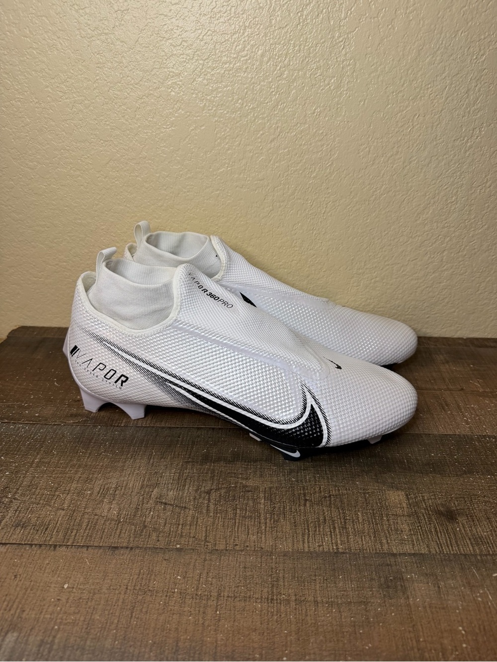 Nike Vapor Edge Pro 360 Wide “White Black”
- Size 14 Wide.